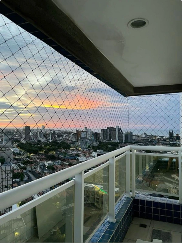 Instalação de redes de proteção para escadas no Litoral Paulista