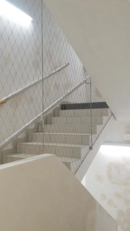 Redes de proteção para escadas espiral