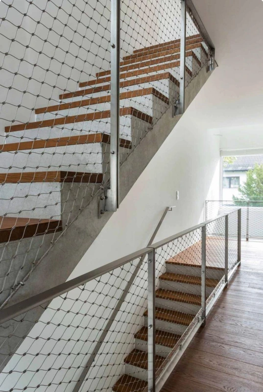 Redes de proteção personalizadas para escadas